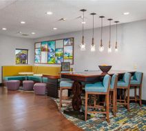 Hampton Inn Elkhart Lobby
