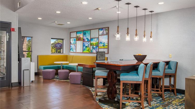 Hampton Inn Elkhart Lobby