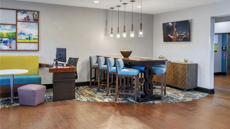 Hampton Inn Elkhart Lobby