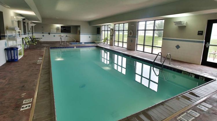 Hampton Inn & Suites - Middlebury Pool