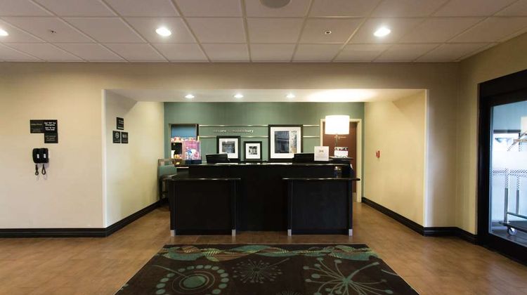 Hampton Inn & Suites - Middlebury Lobby