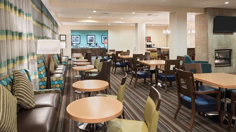 <b>Hampton Inn White Plains/Tarrytown Restaurant</b>. Images powered by <a href="https://iceportal.shijigroup.com/" title="IcePortal" target="_blank">IcePortal</a>.