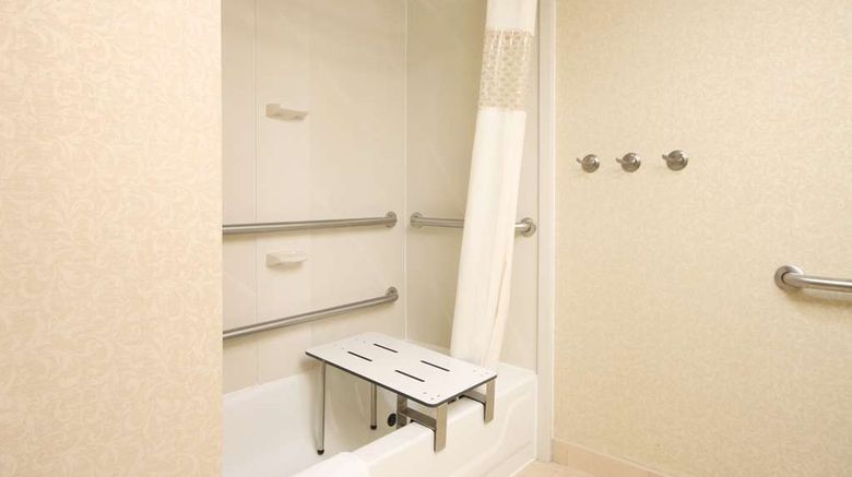 <b>Hampton Inn White Plains/Tarrytown Room</b>. Images powered by <a href="https://iceportal.shijigroup.com/" title="IcePortal" target="_blank">IcePortal</a>.