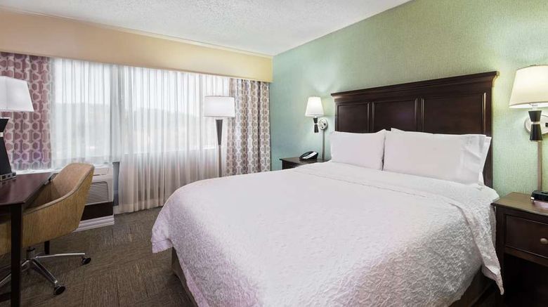 <b>Hampton Inn White Plains/Tarrytown Room</b>. Images powered by <a href="https://iceportal.shijigroup.com/" title="IcePortal" target="_blank">IcePortal</a>.