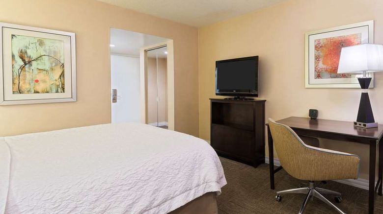 <b>Hampton Inn White Plains/Tarrytown Room</b>. Images powered by <a href="https://iceportal.shijigroup.com/" title="IcePortal" target="_blank">IcePortal</a>.