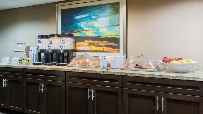 <b>Hampton Inn White Plains/Tarrytown Meeting</b>. Images powered by <a href="https://iceportal.shijigroup.com/" title="IcePortal" target="_blank">IcePortal</a>.