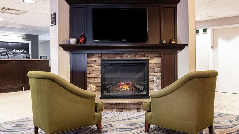 <b>Hampton Inn Erie South Lobby</b>. Images powered by <a href="https://iceportal.shijigroup.com/" title="IcePortal" target="_blank">IcePortal</a>.