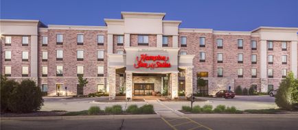 Hampton Inn & Suites West Bend Exterior