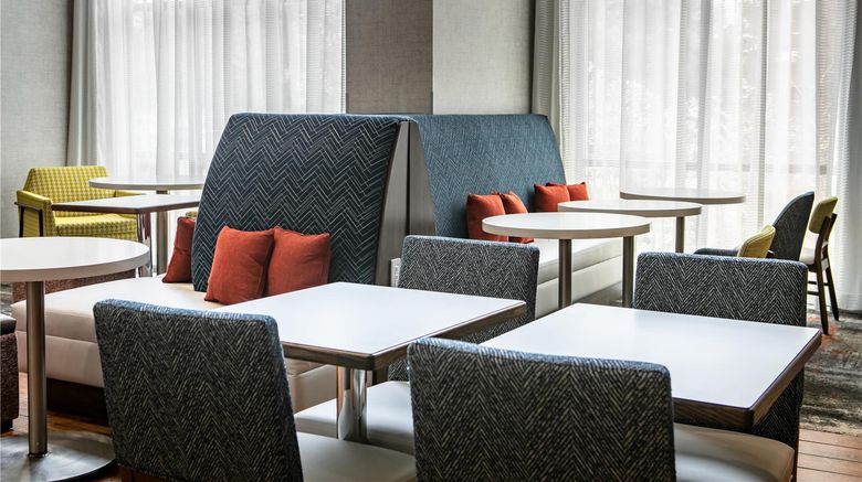 <b>Hampton Inn & Suites West Bend Restaurant</b>. Images powered by <a href="https://iceportal.shijigroup.com/" title="IcePortal" target="_blank">IcePortal</a>.