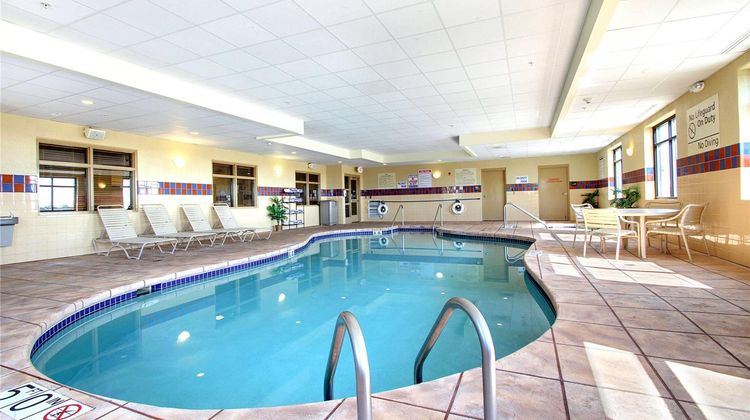 Hampton Inn & Suites West Bend Pool