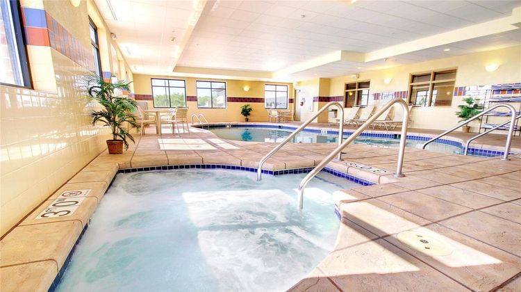 Hampton Inn & Suites West Bend Pool