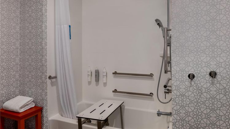 Hampton Inn & Suites West Bend Room