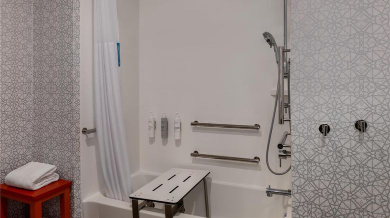 <b>Hampton Inn & Suites West Bend Room</b>. Images powered by <a href="https://iceportal.shijigroup.com/" title="IcePortal" target="_blank">IcePortal</a>.