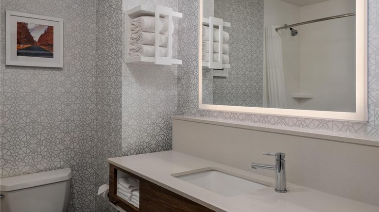 <b>Hampton Inn & Suites West Bend Room</b>. Images powered by <a href="https://iceportal.shijigroup.com/" title="IcePortal" target="_blank">IcePortal</a>.