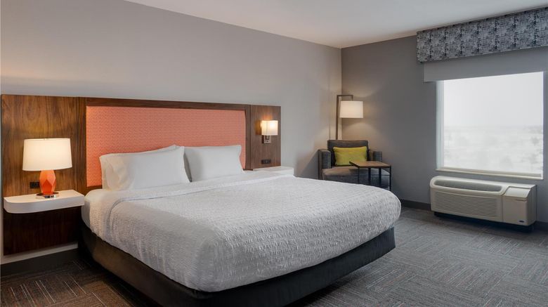 <b>Hampton Inn & Suites West Bend Room</b>. Images powered by <a href="https://iceportal.shijigroup.com/" title="IcePortal" target="_blank">IcePortal</a>.