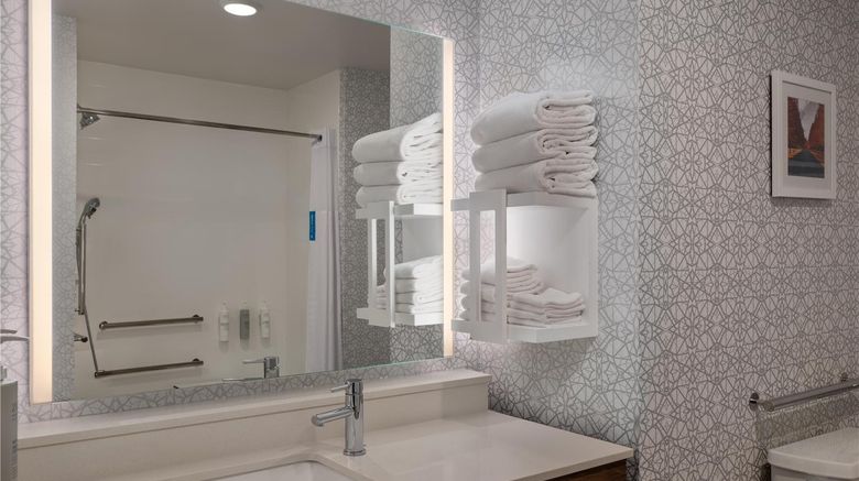 <b>Hampton Inn & Suites West Bend Room</b>. Images powered by <a href="https://iceportal.shijigroup.com/" title="IcePortal" target="_blank">IcePortal</a>.