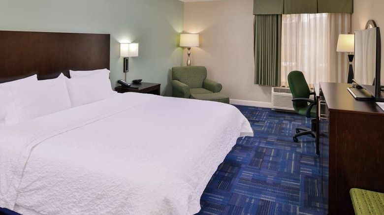 <b>Hampton Inn Eugene Room</b>. Images powered by <a href="https://iceportal.shijigroup.com/" title="IcePortal" target="_blank">IcePortal</a>.