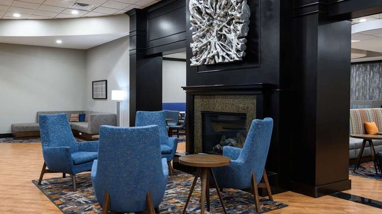 <b>Hampton Inn Evansville Airport Lobby</b>. Images powered by <a href="https://iceportal.shijigroup.com/" title="IcePortal" target="_blank">IcePortal</a>.