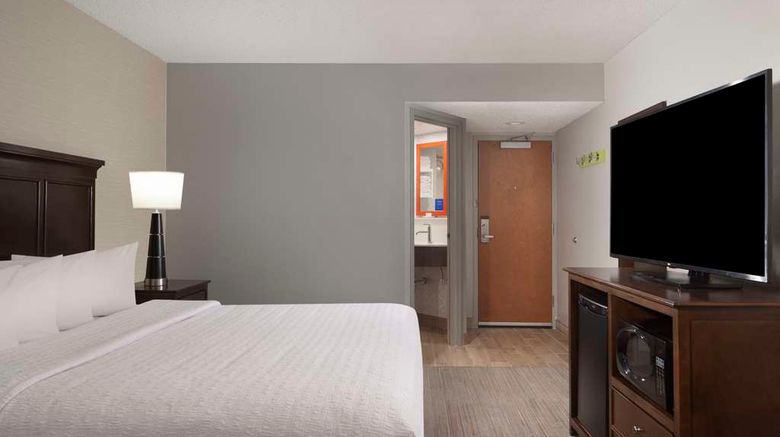 <b>Hampton Inn Evansville Room</b>. Images powered by <a href="https://iceportal.shijigroup.com/" title="IcePortal" target="_blank">IcePortal</a>.
