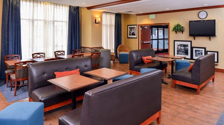 Hampton Inn Evanston Lobby