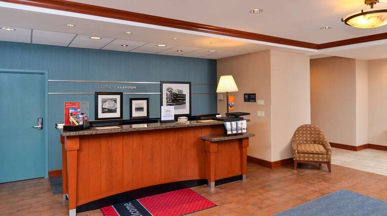 <b>Hampton Inn Evanston Lobby</b>. Images powered by <a href="https://iceportal.shijigroup.com/" title="IcePortal" target="_blank">IcePortal</a>.