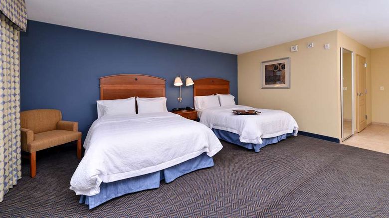 <b>Hampton Inn Evanston Room</b>. Images powered by <a href="https://iceportal.shijigroup.com/" title="IcePortal" target="_blank">IcePortal</a>.