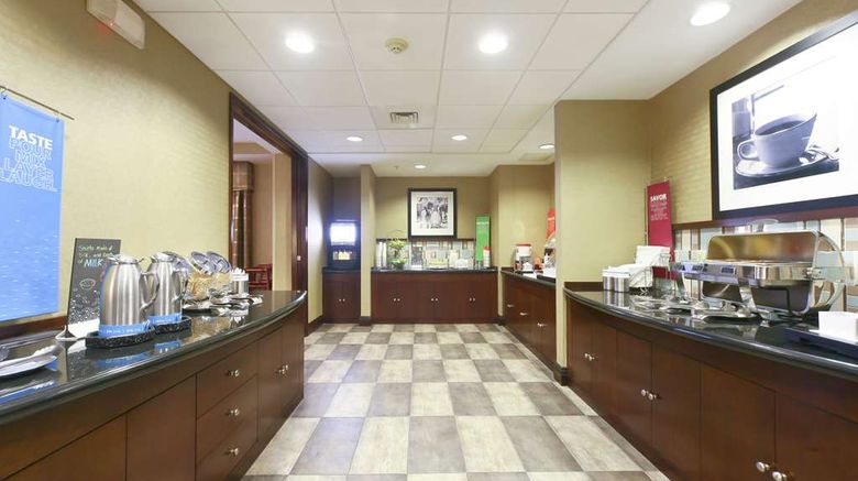<b>Hampton Inn New Brunswick Restaurant</b>. Images powered by <a href="https://iceportal.shijigroup.com/" title="IcePortal" target="_blank">IcePortal</a>.