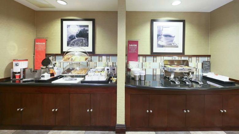 <b>Hampton Inn New Brunswick Restaurant</b>. Images powered by <a href="https://iceportal.shijigroup.com/" title="IcePortal" target="_blank">IcePortal</a>.