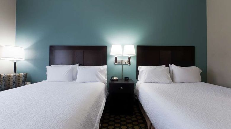<b>Hampton Inn New Brunswick Room</b>. Images powered by <a href="https://iceportal.shijigroup.com/" title="IcePortal" target="_blank">IcePortal</a>.