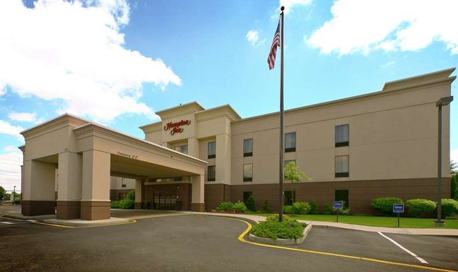 Hampton Inn New Brunswick Exterior