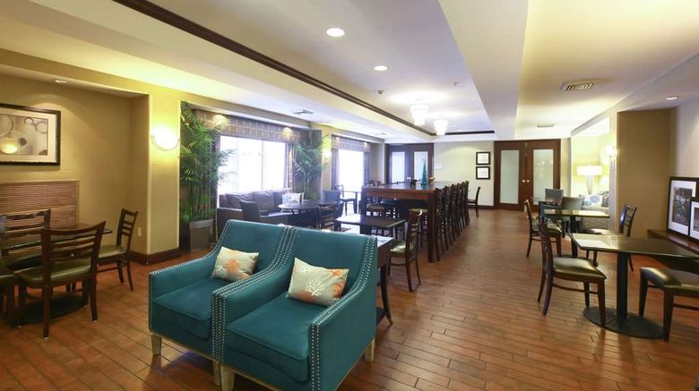 <b>Hampton Inn New Brunswick Lobby</b>. Images powered by <a href="https://iceportal.shijigroup.com/" title="IcePortal" target="_blank">IcePortal</a>.