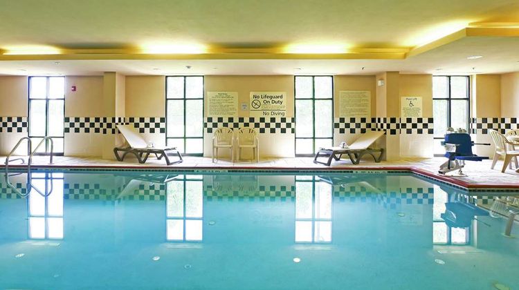 Hampton Inn New Brunswick Pool