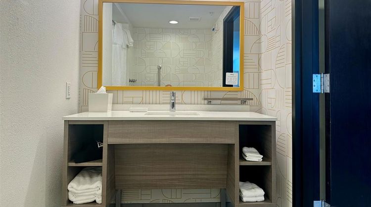 Home2 Suites by Hilton Rahway Room