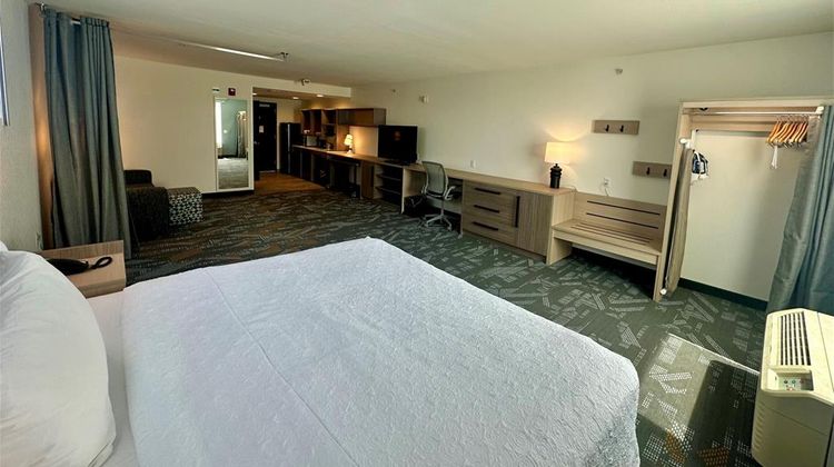Home2 Suites by Hilton Rahway Room