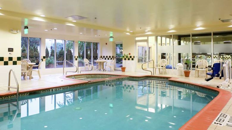 <b>Hilton Garden Inn Secaucus/Meadowlands Pool</b>. Images powered by <a href="https://iceportal.shijigroup.com/" title="IcePortal" target="_blank">IcePortal</a>.