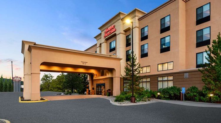 Hampton Inn & Suites Fairbanks Exterior