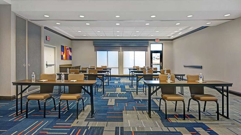 <b>Hampton Inn Farmington Meeting</b>. Images powered by <a href="https://iceportal.shijigroup.com/" title="IcePortal" target="_blank">IcePortal</a>.