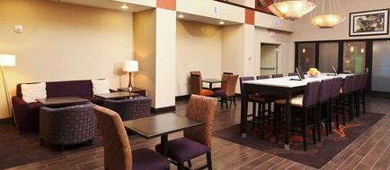 Hampton Inn & Suites Fargo Lobby