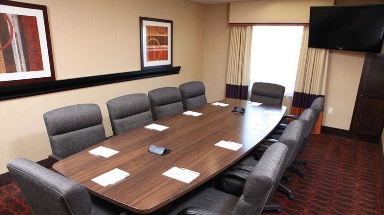 <b>Hampton Inn & Suites Fargo Meeting</b>. Images powered by <a href="https://iceportal.shijigroup.com/" title="IcePortal" target="_blank">IcePortal</a>.
