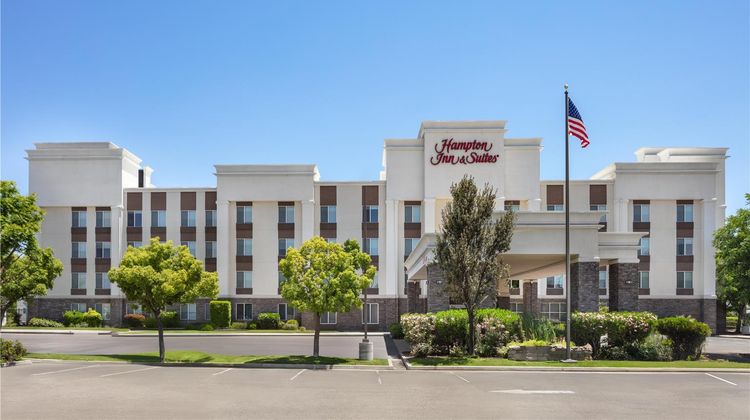 Hampton Inn & Suites Fresno Exterior