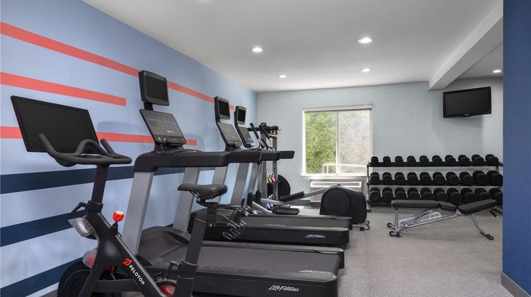 Hampton Inn & Suites Fresno Health