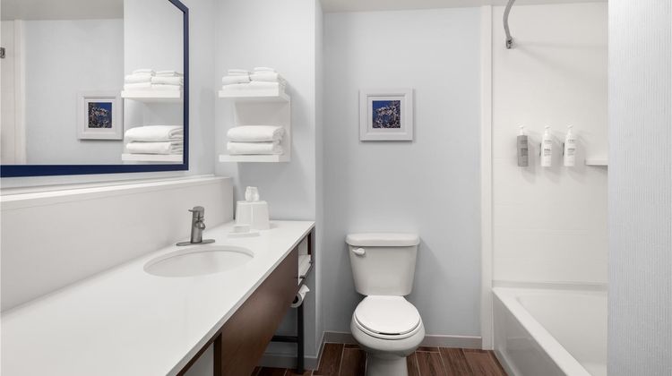 Hampton Inn & Suites Fresno Room