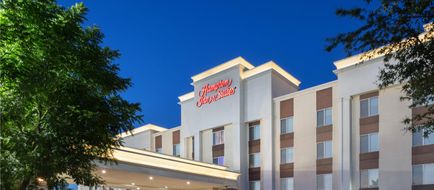 Hampton Inn & Suites Fresno Exterior