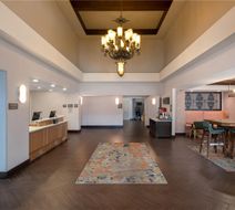 Hampton Inn & Suites Fresno Lobby