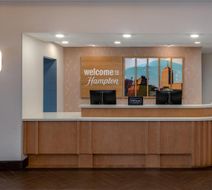 Hampton Inn & Suites Fresno Lobby