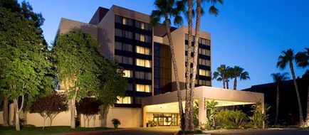 DoubleTree by Hilton Fresno Conv Ctr Exterior