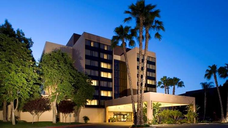 DoubleTree by Hilton Fresno Conv Ctr Exterior
