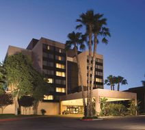 DoubleTree by Hilton Fresno Conv Ctr Exterior