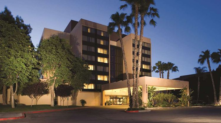 DoubleTree by Hilton Fresno Conv Ctr Exterior