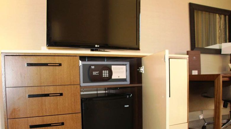 <b>DoubleTree by Hilton Fresno Conv Ctr Room</b>. Images powered by <a href="https://iceportal.shijigroup.com/" title="IcePortal" target="_blank">IcePortal</a>.